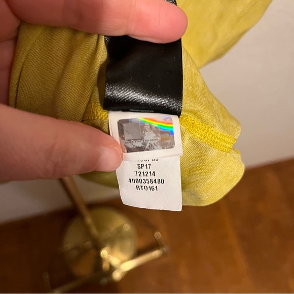 THE NORTH FACE ~ Women’s Athletic Yellow Short Sleeve Base Layer - Picture 6 of 7